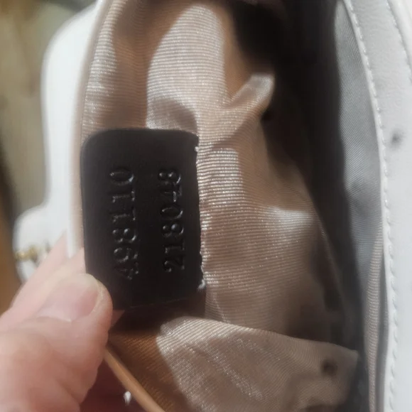 Gucci White GG Marmont Quilted Shoulder Bag - Picture 11 of 14